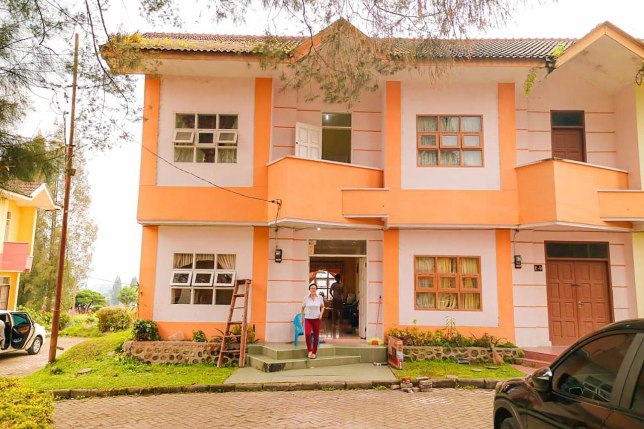 Villa Bukit Indah Brastagi / بيراستاغي المظهر الخارجي الصورة