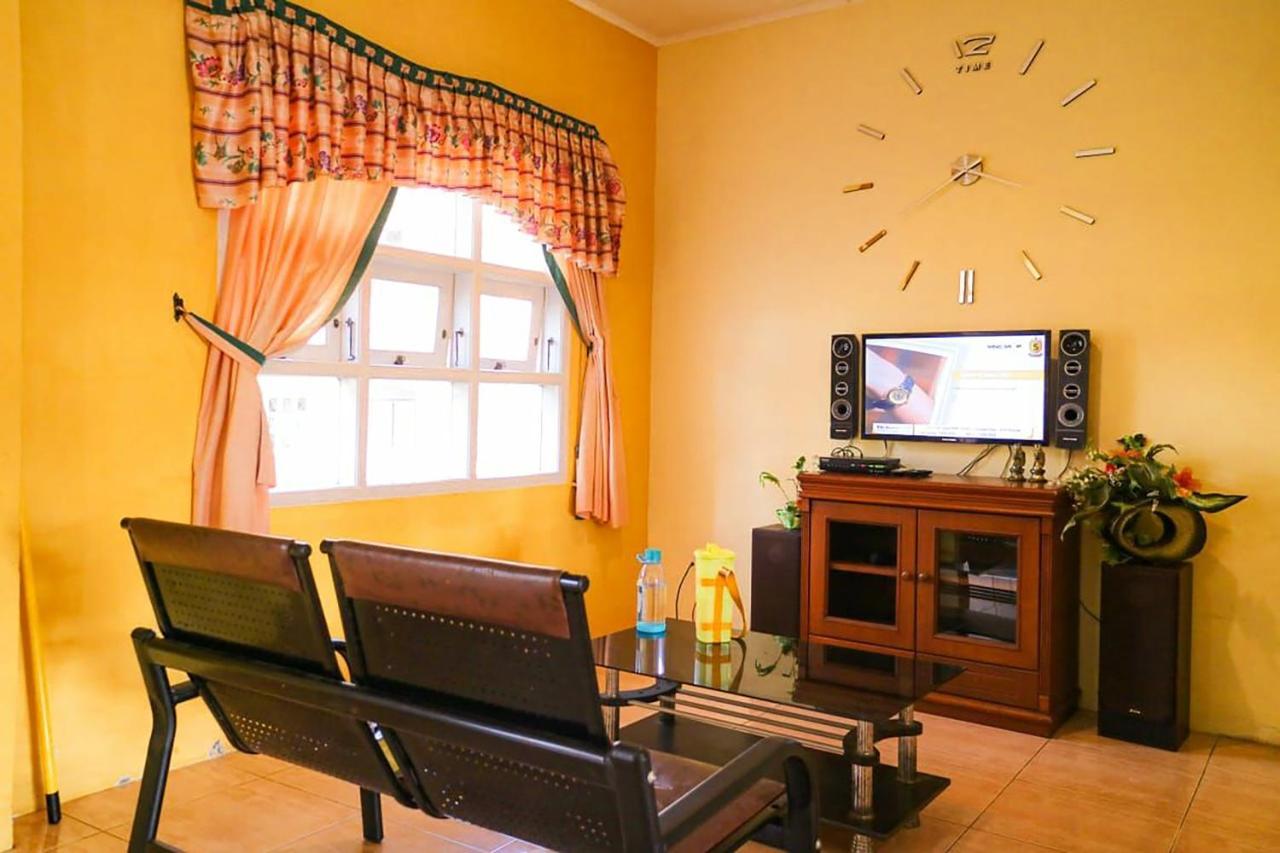 Villa Bukit Indah Brastagi / بيراستاغي المظهر الخارجي الصورة