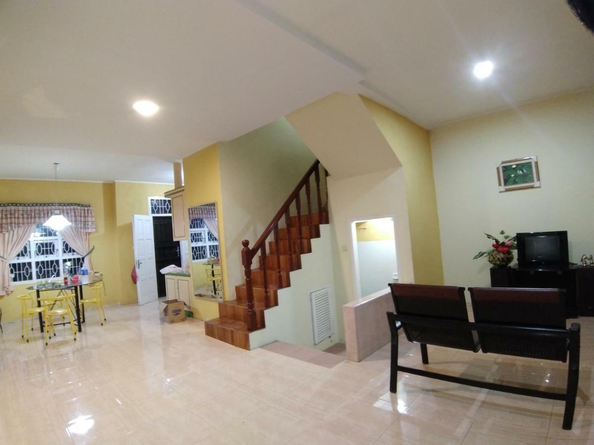 Villa Bukit Indah Brastagi / بيراستاغي المظهر الخارجي الصورة