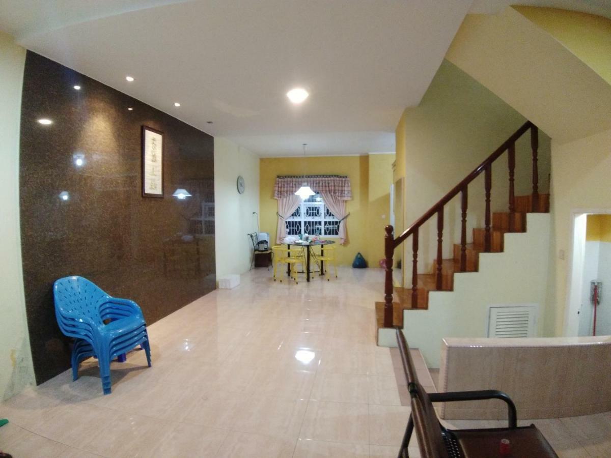 Villa Bukit Indah Brastagi / بيراستاغي المظهر الخارجي الصورة