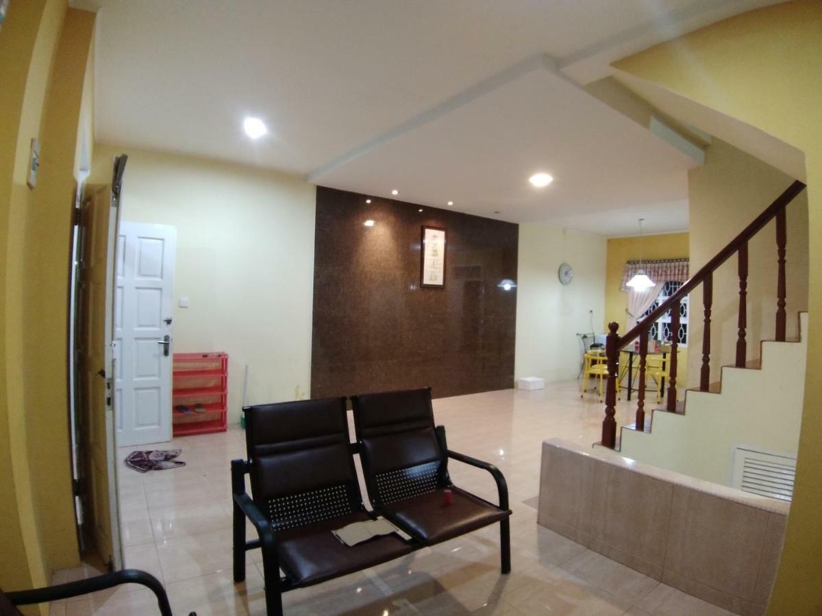 Villa Bukit Indah Brastagi / بيراستاغي المظهر الخارجي الصورة
