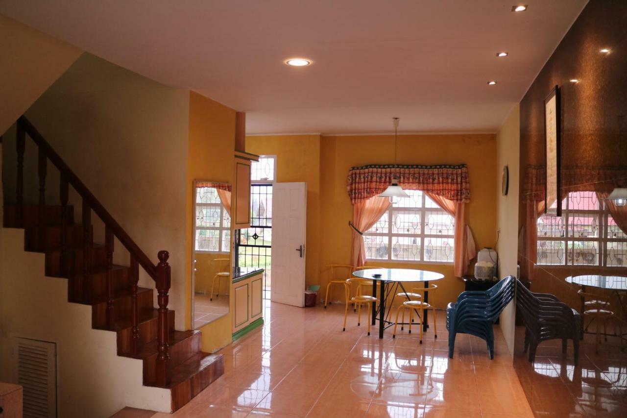 Villa Bukit Indah Brastagi / بيراستاغي المظهر الخارجي الصورة